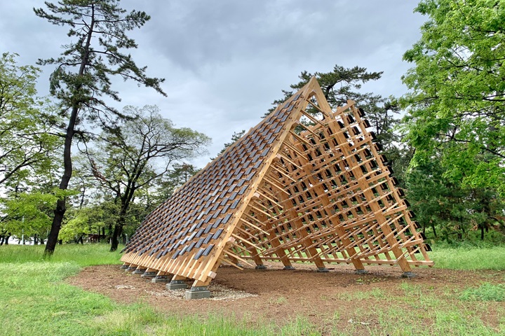 台灣藝術家豪華朗機工的作品「家靜」在能登半島地震中毫髮無傷，被稱為是奇蹟，猶如珠洲市走向復興之路的最佳象徵。　圖：蔡雅雯／拍攝