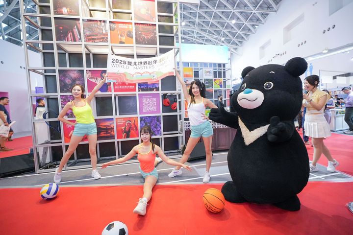 台北主題館融合「2025雙北世界壯年運動會」競賽元素，在高雄旅展盛大揭幕。　圖：台北市政府觀光傳播局／提供