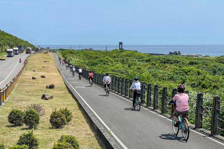 「福隆生活節」規劃有舊草嶺隧道、貢寮雙溪等自行車旅程，歡迎民眾前往體驗。　圖：東北角及宜蘭海岸國家風景區管理處／提供
