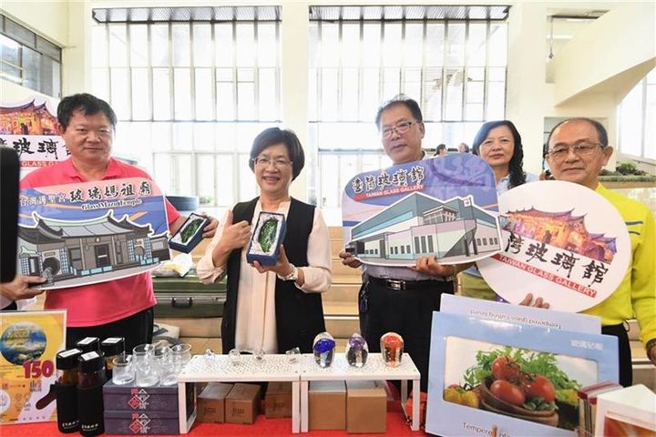 ▲鹿港玻璃媽祖廟與會，活動期間縣府也貼心規劃「鹿港鎮區－龍舟會場－台灣玻璃館」接駁車。　圖：彰化縣政府／提供