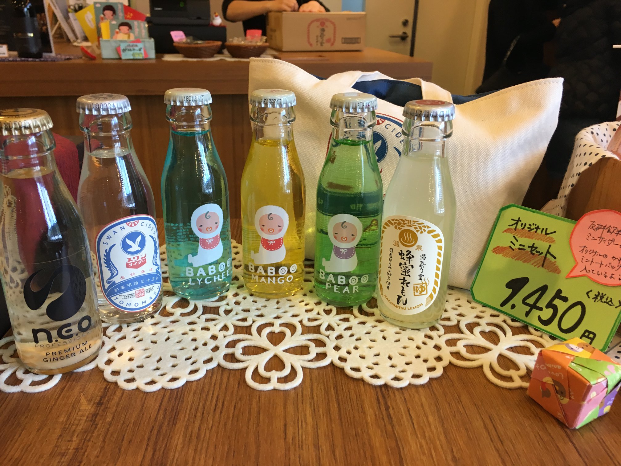 ▲友桝飲料也代工製作日本各地限定的特色汽水。　圖：蔡雅雯／攝影