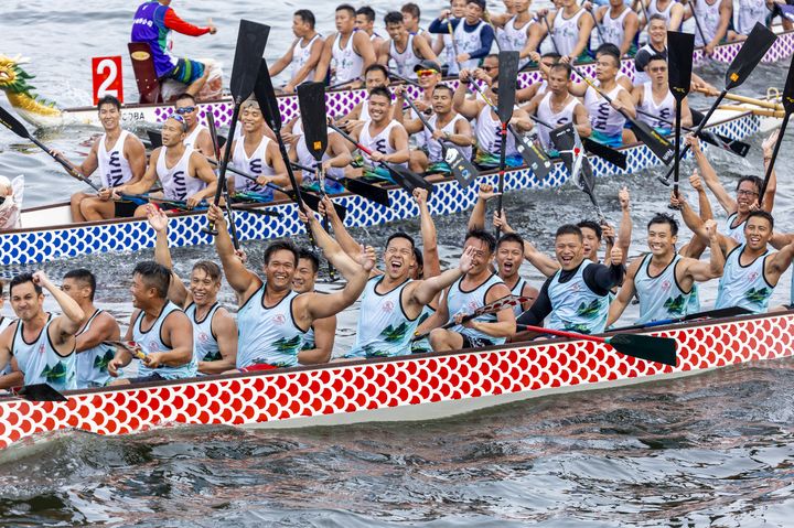 維港兩岸在端午節慶期間共有五大精彩活動，包括精采的香港國際龍舟邀請賽。　圖：香港旅遊發展局／提供 
