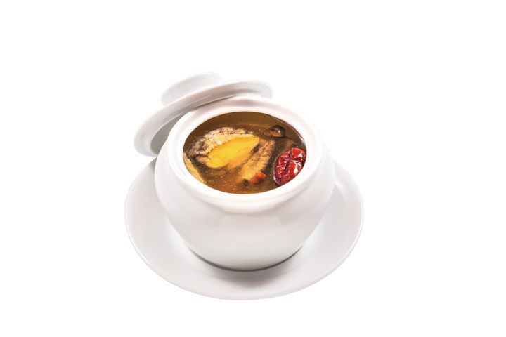 ▲鮑魚鹿茸菇燉雞湯，150元。　圖：檀島香港餐廳／提供