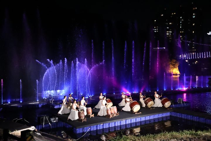碧潭水舞季－優人神鼓表演。　圖：新北市政府觀光旅遊局／提供
