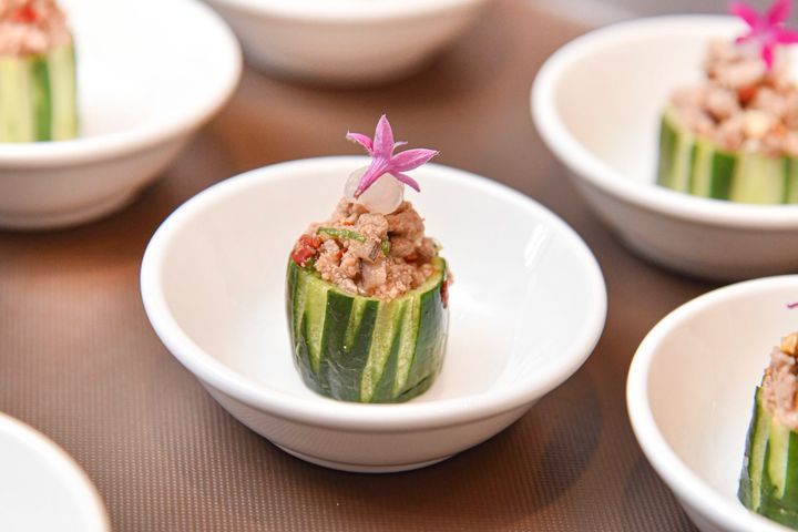 ▲歐風館自助餐廳「泰國美食節」泰式料理辣拌鴨肉沙拉。　圖：大倉久和大飯店／提供