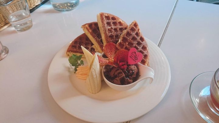 ▲「R9 Café」是赤峰街著名打卡景點，菜單內容豐富。　圖：台北市政府觀光傳播局／提供
