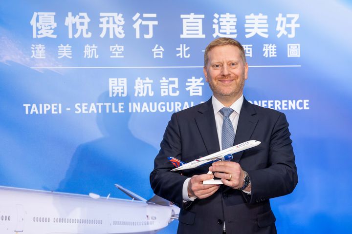 ▲達美航空亞太區副總裁莫傑夫 Jeff Moomaw 宣告台北西雅圖開航。　圖：達美航空／提供