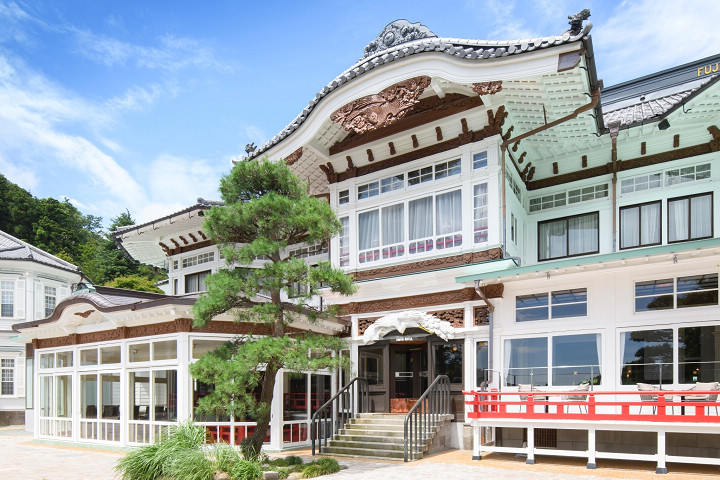 富士屋飯店左右對稱的唐破風建築深具特色。　圖：向日遊顧問有限公司／提供