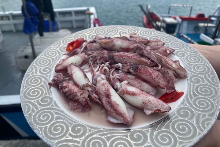 汆燙小卷保有小卷的鮮甜美味。　圖：新北市政府漁業及漁港事業管理處／提供
