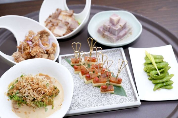 ▲高雄產地直送的土魠魚、甲仙芋頭、那瑪夏龍鬚菜及烏魚子入菜。　圖：高雄市政府觀光局／提供