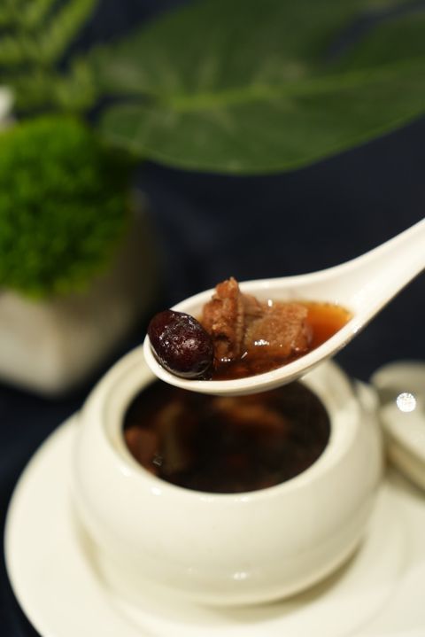 ▲茂林原生種樹豆搭配藥膳食補做成湯品。　圖：高雄市政府觀光局／提供