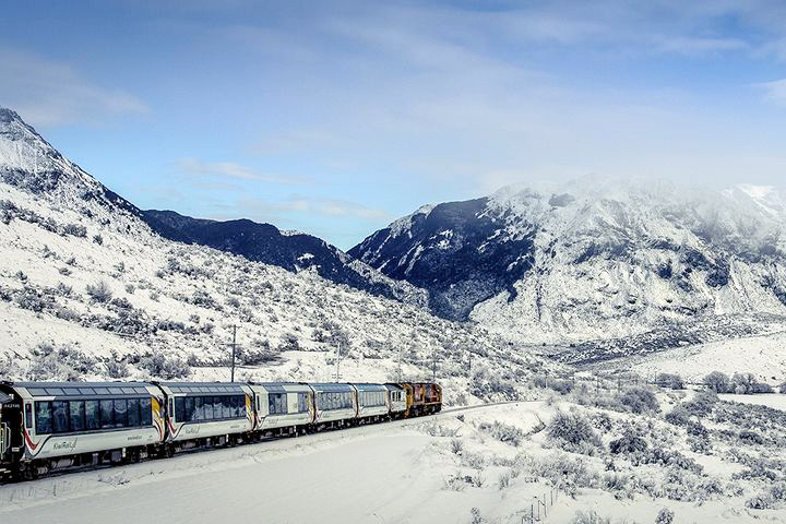 乘坐 TranzAlpine 高山觀景火車旅行是體驗紐西蘭冬季美景的絕佳方式之一！　圖：紐西蘭觀光局／提供
