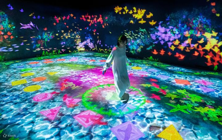 ▲《水上彈跳的天才跳房子》。　圖：teamLab Future Park Okinawa（T Galleria by DFS,沖繩 © teamLab）／來源