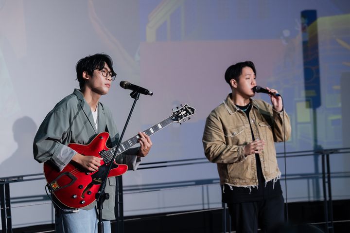 ▲Theseus忒修斯演唱「憨孫仔」邀請大家一起來大稻埕夏日節玩耍。　圖：臺北市政府觀光傳播局／提供