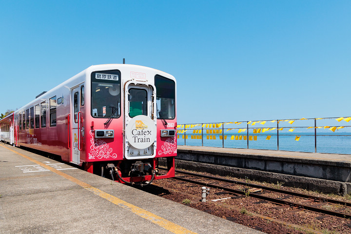 搭乘周末運行的島鐵 Cafe Train，來一趟悠閒的島原之旅