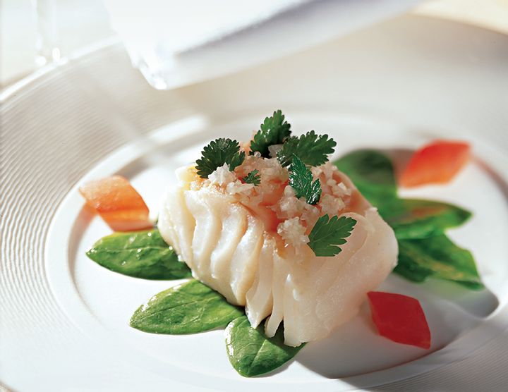 ▲龐洛遊輪的美食，來自與米其林21顆星主廚 Alain Ducasse 團隊共同開發的菜單。　圖：百威旅遊／提供