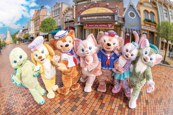 ▲與 Duffy 與好友一起慶祝好友結萌日。　圖：香港迪士尼樂園度假區／提供