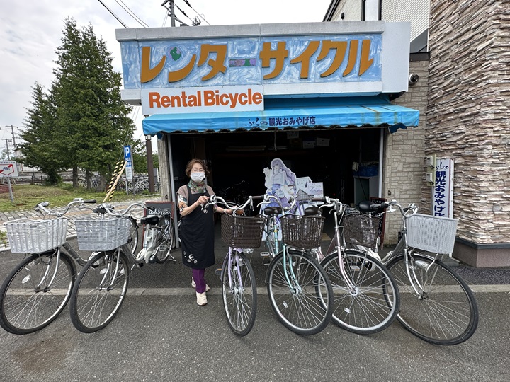 ▲在薰衣草商店 MORIYA 租借單車還能免費寄放行李很方便。　圖：蔡雅雯／攝影