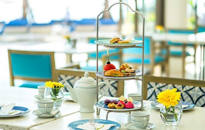 ▲行程特別安排 Discovery Shore Hotel 的英式下午茶，滿足旅客的味蕾。　圖：品冠旅遊／提供