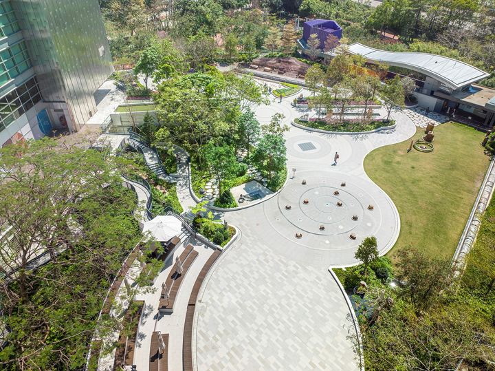 ▲坐落於香港荃灣西核心地段的如心園木化石公園於去年底作首階段開放，訪客可以近距離欣賞稀有的博物館級木化石。　圖：華懋集團／提供