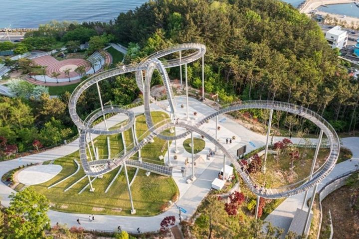 ▲「浦項、蔚山打卡點1日遊」之中的浦項 Space Walk 是韓劇《海岸村恰恰恰》拍攝地。　圖：KKday／提供