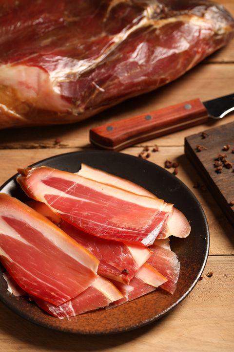 ▲金華火腿醃製工藝已經有1400多年歷史。　圖：shutterstock／來源