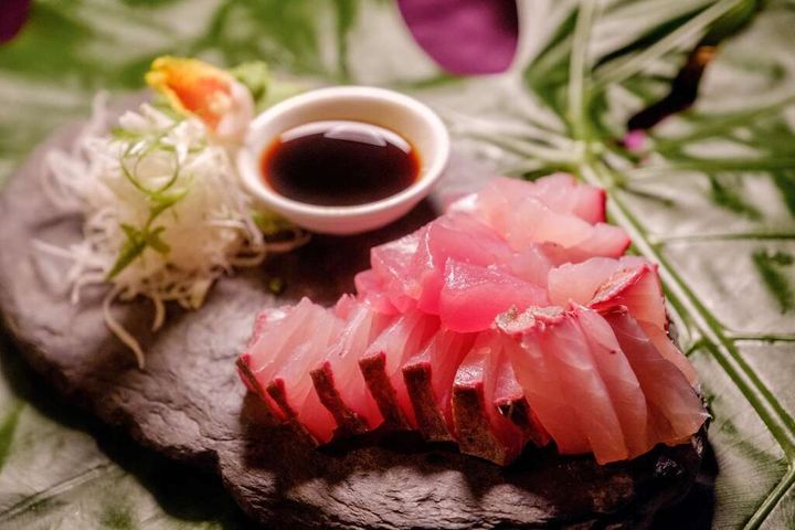 ▲在東海岸品嘗生魚片料理。　圖：東部海岸國家風景區管理處／提供