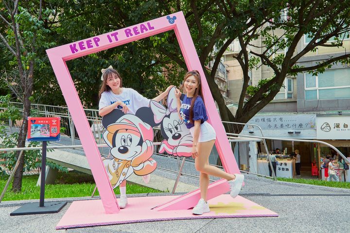 ▲米奇與好朋友「Keep It Real」潮拍都會派對，共計11處拍照點。　圖：台北大眾捷運股份有限公司／提供