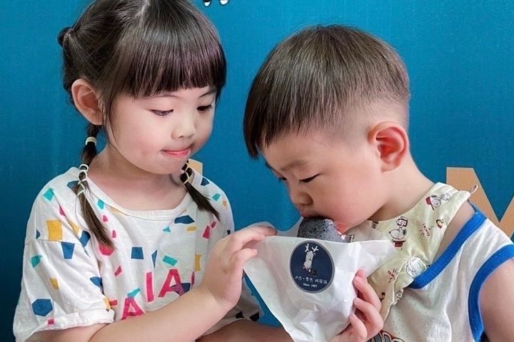 全家大小一起前往「大港閱冰」。　圖：高雄市政府觀光局／提供