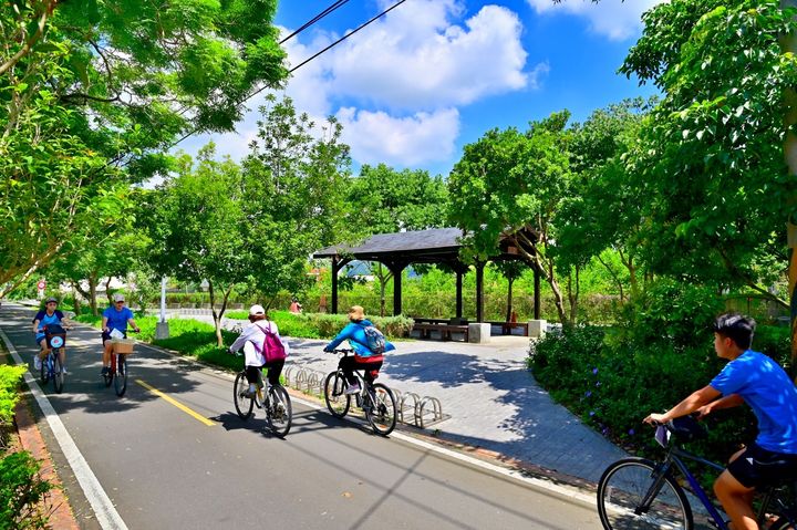 涼亭及東豐綠廊道。　圖：台中市政府觀光旅遊局／提供 