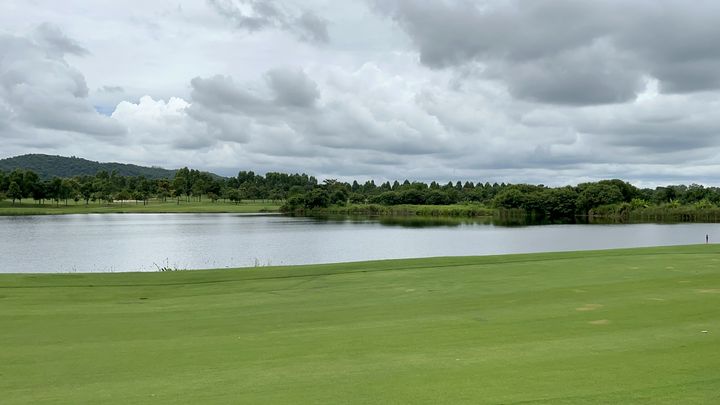▲Siam Country Golf Club 是以水障礙為主的球場。　記者-王政介／攝