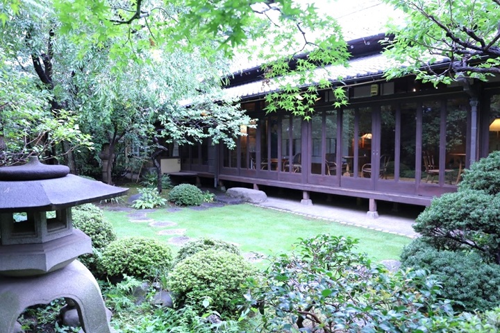 ▲能盡情享受復古昭和時代氣息與時髦氛圍的昭和之家。　圖：©︎ENGAWA C0AFE／提供
