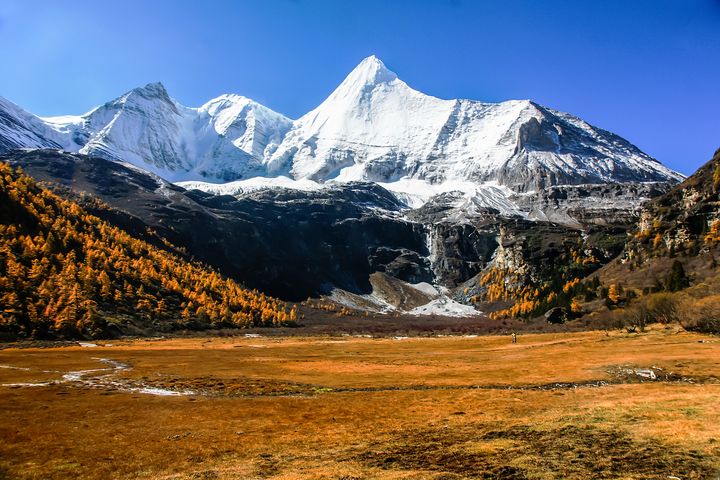 ▲秋訪稻城亞丁，乾淨的純色讓人驚豔。　圖：shutterstock／來源