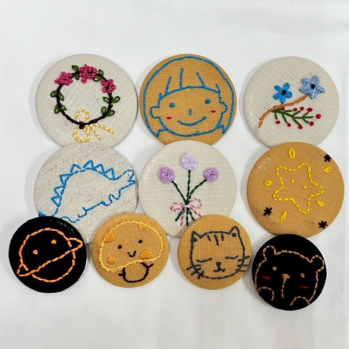 ▲刺繡冰箱貼及布章。　圖：嘉義縣文化觀光局／提供
