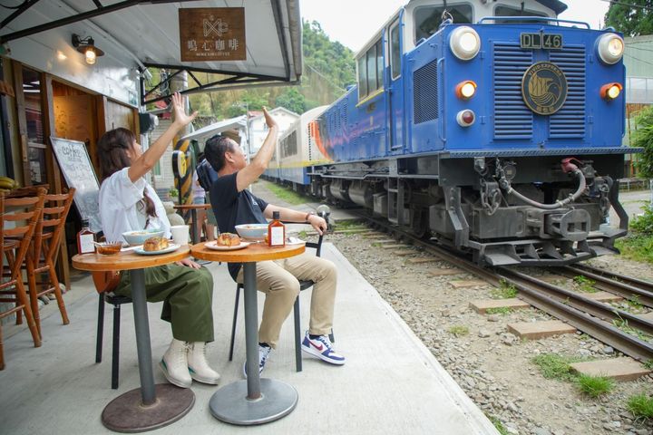 阿里山小火車通車了，跟著縣長玩阿里山。　圖：嘉義縣文化觀光局企劃科／提供