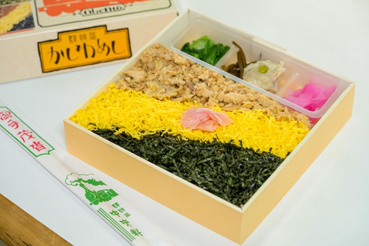 佐賀縣鳥栖車站的「雞肉飯便當（かしわめし）」。　圖：佐賀縣觀光連盟／提供