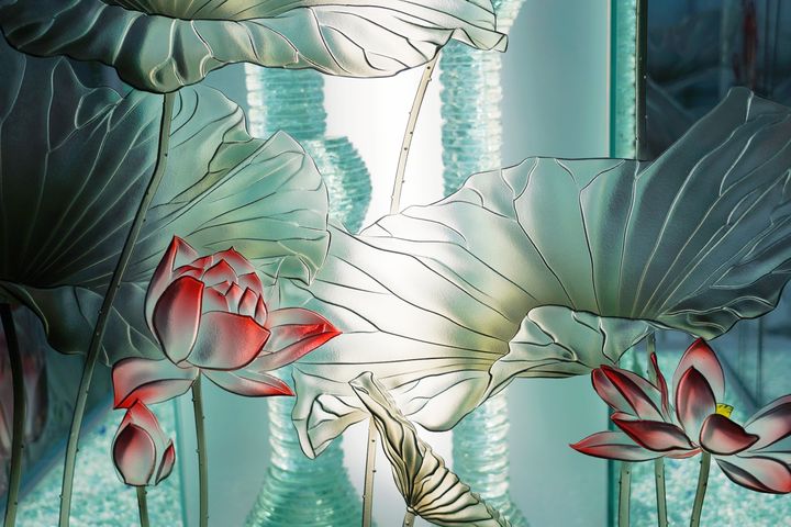 ▲作品正中花梗以螺旋式的特殊加工，加入LED燈具，展現生態山川之美，輝映參山風景區四時生態美景。　圖：參山國家風景區管理處／提供