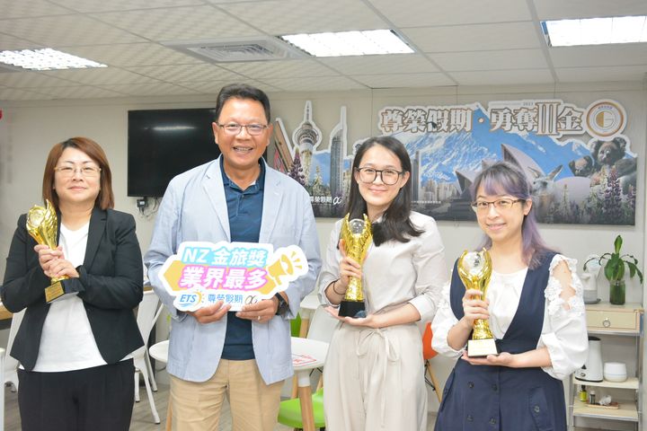 ▲（左起）尊榮假期紐澳團控粟敏瑄、總經理劉奕樑、紐西蘭線控經理楊佩璇、紐澳團控歐陽蓉蓉。　記者-王政／攝