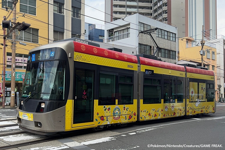 ▲長崎市內的電龍彩繪路面電車。　圖：長崎縣觀光連盟／提供