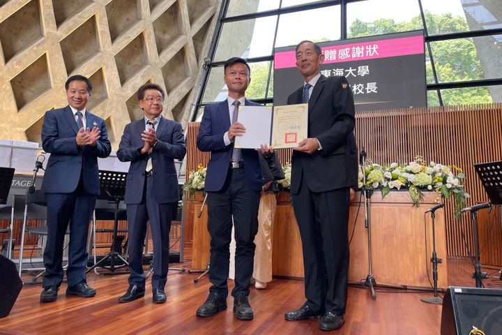 ▲由東海大學致贈政府及各單位感謝狀。　圖：台中市文化資產處／提供