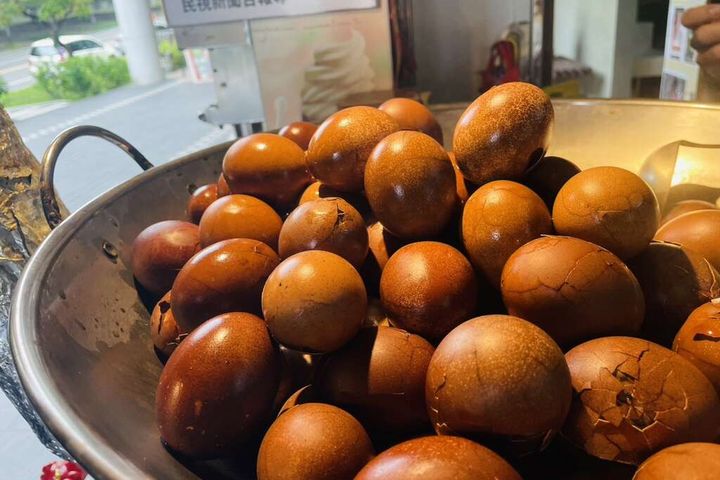 ▲泥火山茶葉蛋「色香味」俱全。　圖：高雄市政府觀光局／提供