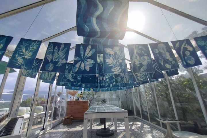 劉子平作品《海潮》與《植道》：傍海而生的生態系」，位在金山海上日出海洋咖啡廳。　圖：北海岸及觀音山國家風景區管理處／提供