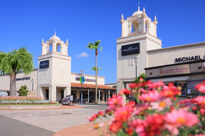 以美國西岸街景為靈感打造的「阿見 PREMIUM OUTLETS®」。　圖：向日遊／提供