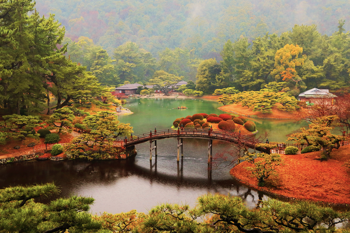 香川縣栗林公園秋季楓紅美景。　圖：中華航空／提供