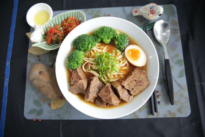 ▲鮮食組紅燒競賽選出銅牌得主－ㄧ碗來（台灣媽媽）「慢燉紅燒牛肉麵」。　圖：臺北市商業處／提供
