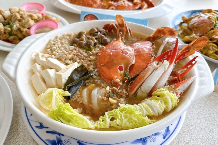 名廚詹姆士設計日式萬里蟹豆腐鍋、韓式辣炒蛋萬里蟹，以及泰式黃咖哩萬里蟹等3道限定料理。　圖：新北市政府漁業及漁港事業管理處／提供
