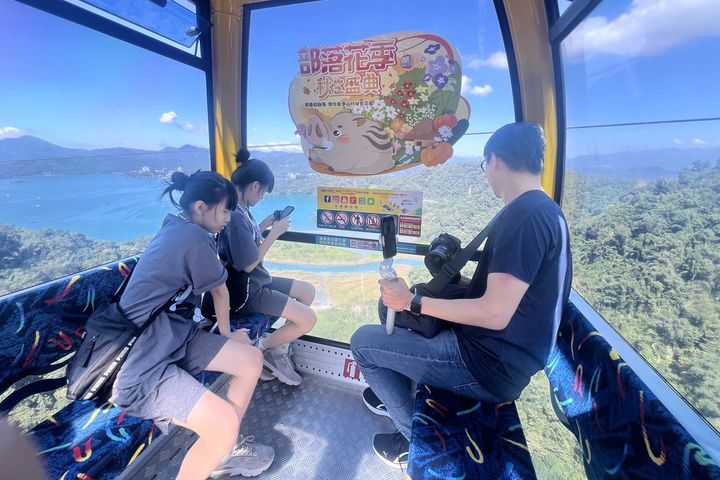 ▲搭乘日月潭纜車和九族的山豬纜車從空中探索部落美景。　圖：九族文化村／提供