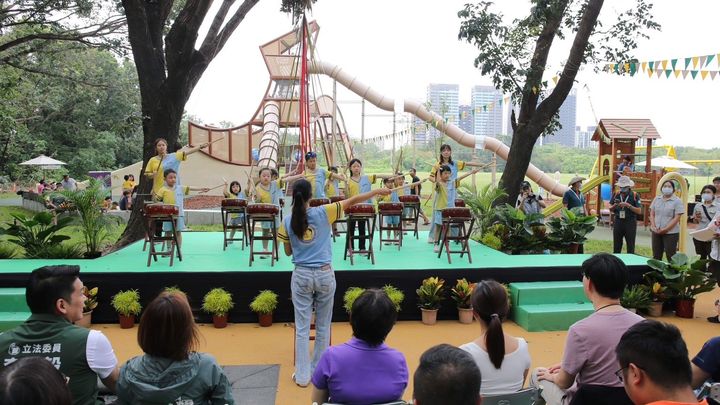 ▲愛上學幼稚園帶來熱情鼓舞開場表演。　圖：內政部國家公園署／提供