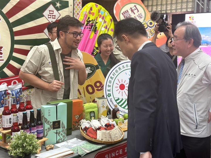 ▲「農村繽菓室－作伙呷BINGO！」帶遊客穿越回70、80年代，體驗懷舊的農村趣味生活。　圖：農業部農村發展及水土保持署台中分署／提供