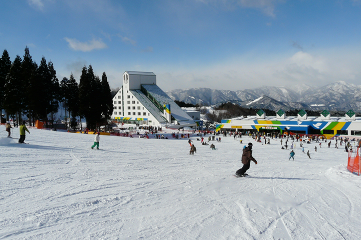 郡上市的 TAKASU MOUNTAINS 為西日本最大的滑雪度假區之一。　圖：向日遊／提供